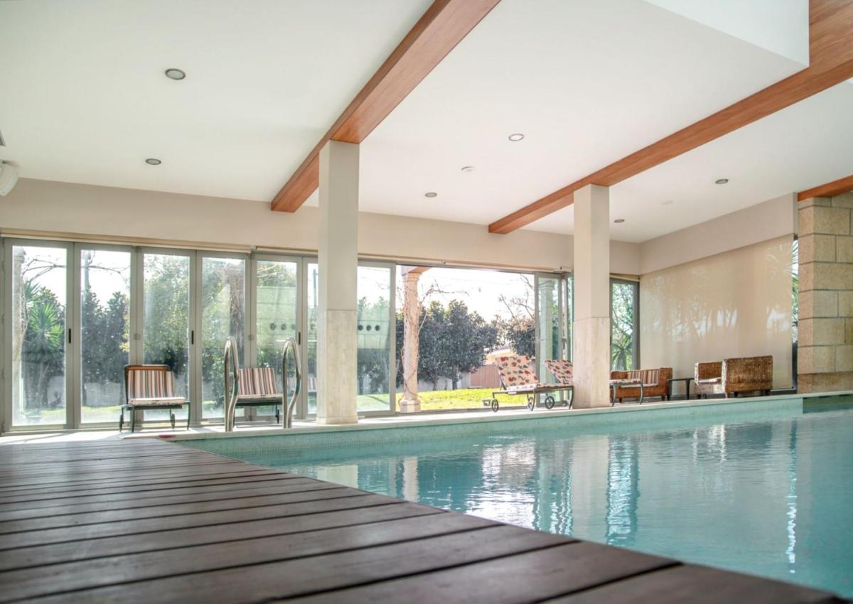Spacious villa in Santo Tirso with private pool 850 m² and jacuzzi - Housity