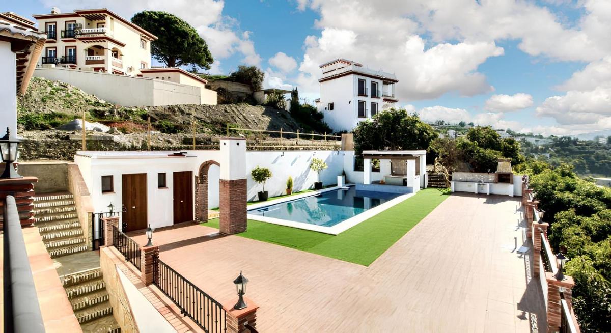 Comfortable House in Canillas de Albaida with Shared Pool - Housity