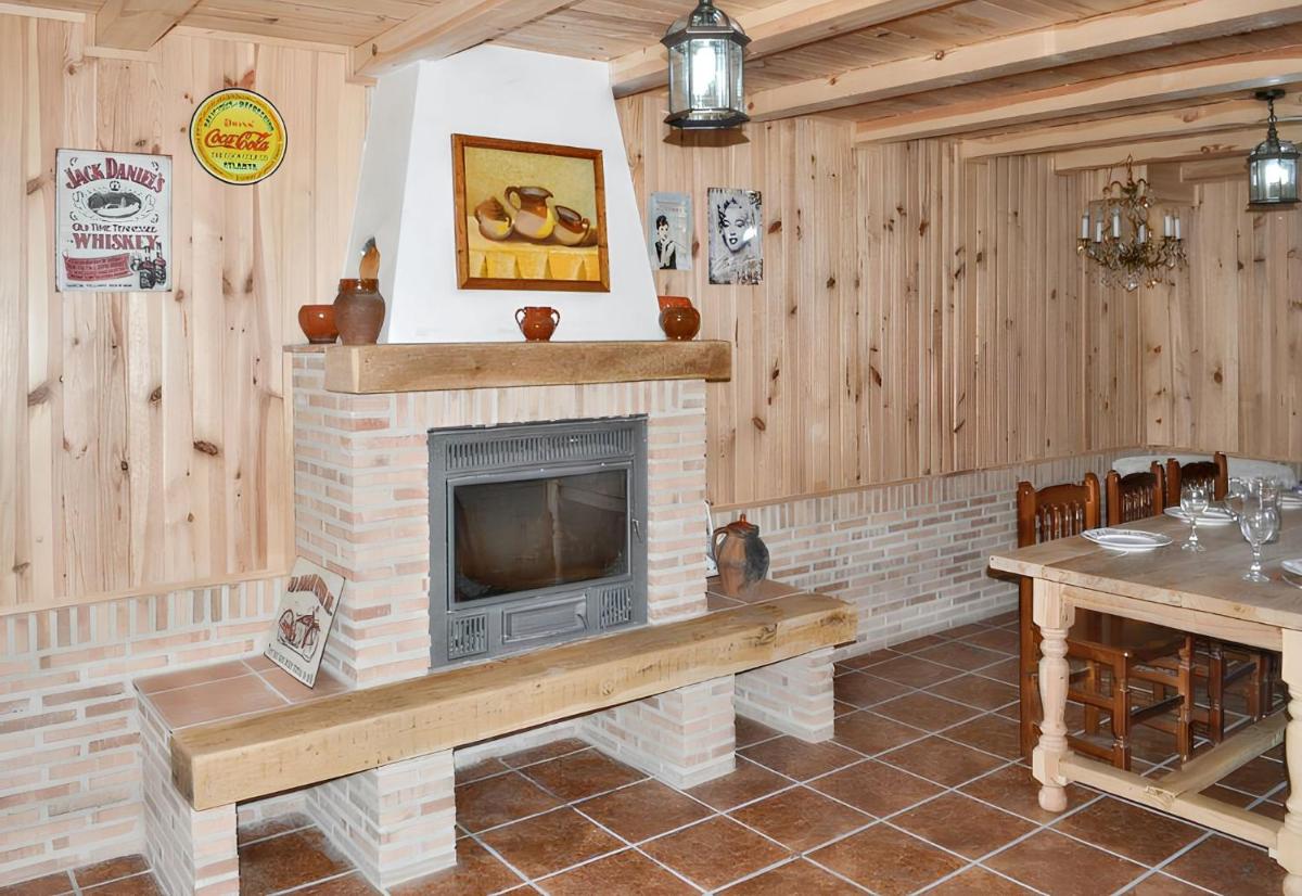 Charming House in Morales de Rey with Enclosed Garden - Housity