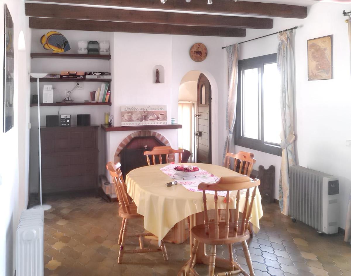 Charming Villa in L'Escala, Private Pool and Sea View - Housity