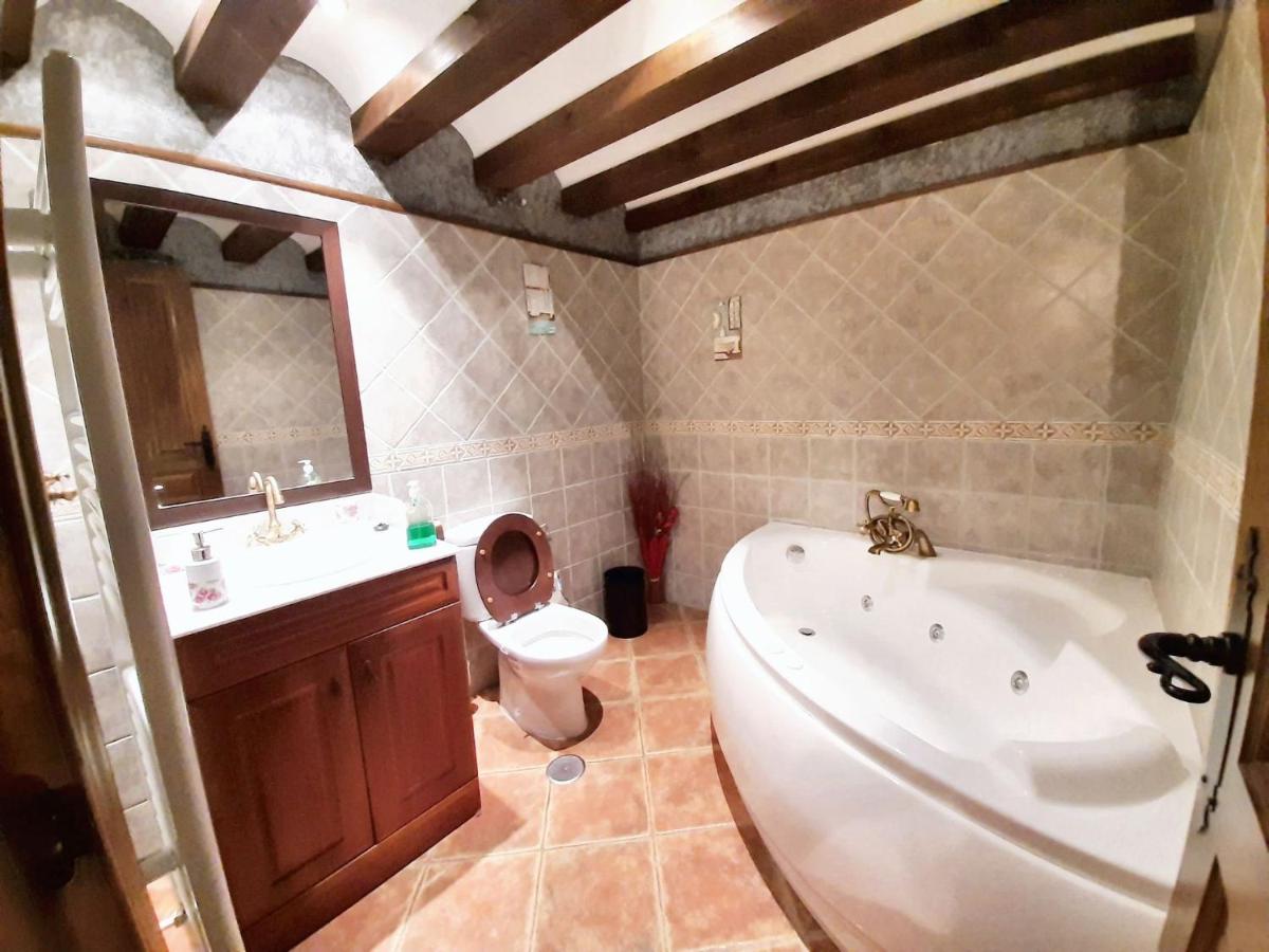 Welcoming House in Hueva, Great View - Housity