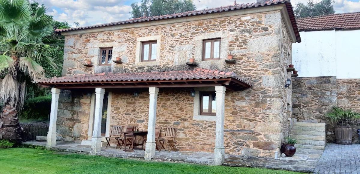 Elegant Villa near Caminha with Private Pool - Housity