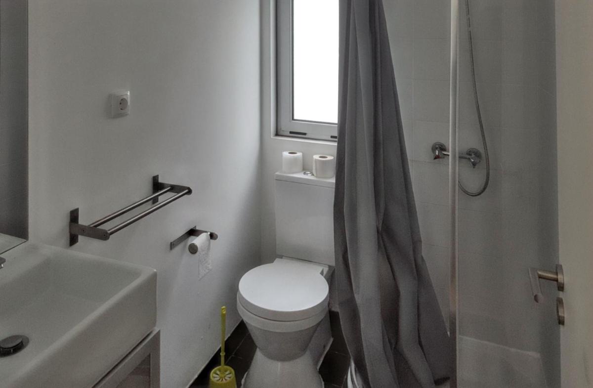 Charming Bungalow in Pataias with Shared Pool - Housity