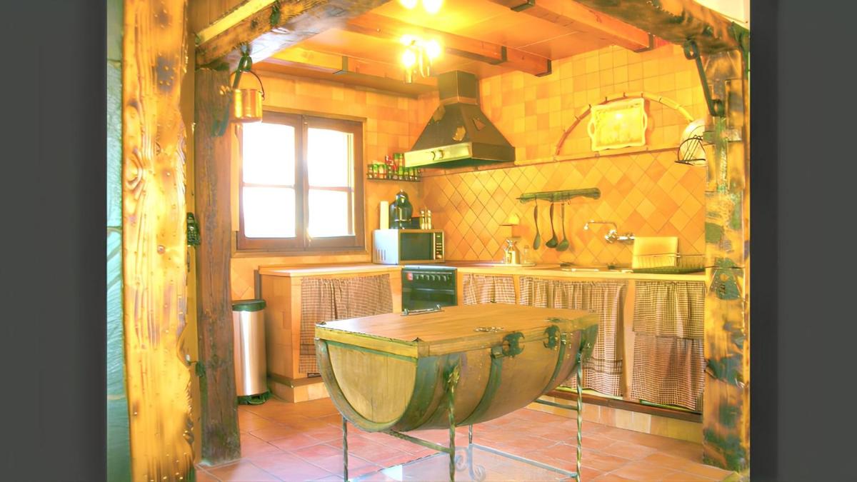 Spacious villa with private pool in La Puebla de Castro - Housity