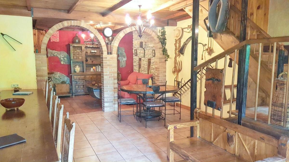 Spacious villa with private pool in La Puebla de Castro - Housity