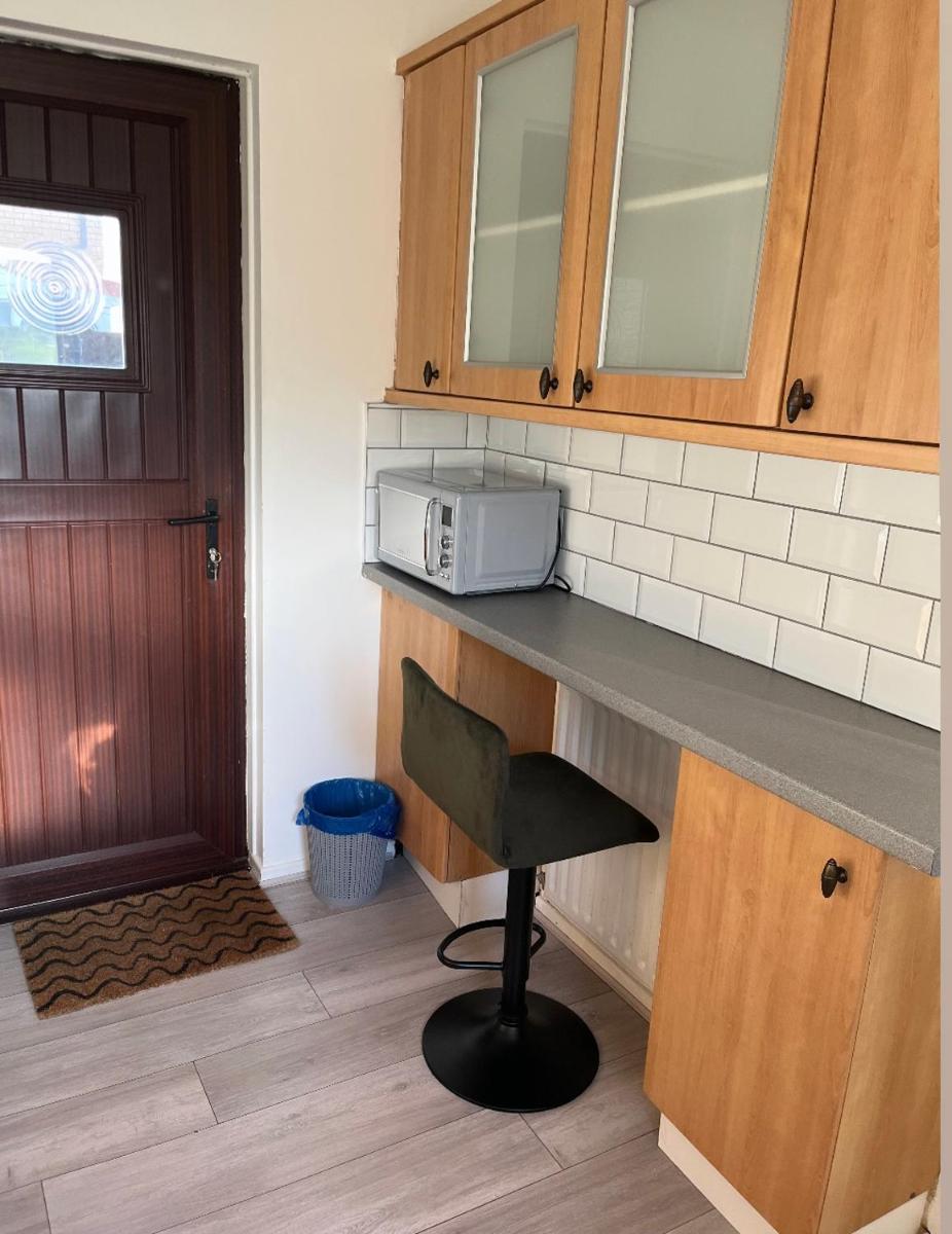 Newly Refurbished Beautiful Location 1 Bedroom Residential House sleeps 4 - Housity