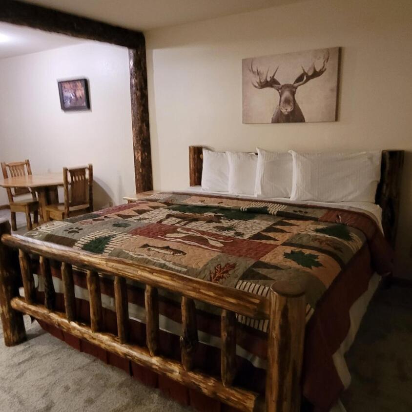 Yellowstone Basin Inn - Housity