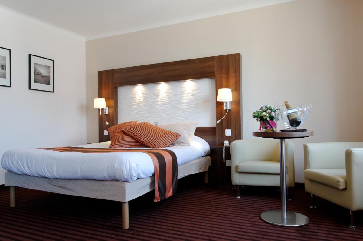 Un ou plusieurs lits dans un hébergement de l'établissement Hotel Regina & Spa