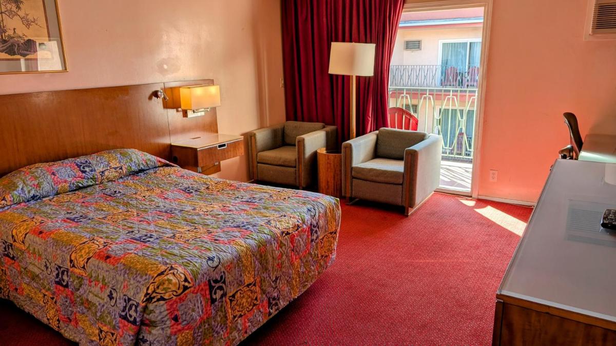 Royal Century Hotel at LAX - Housity