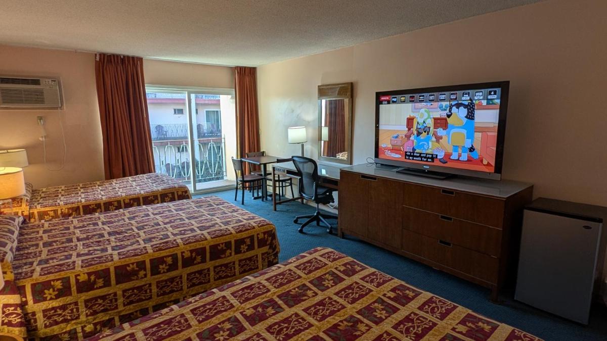 Royal Century Hotel at LAX - Housity