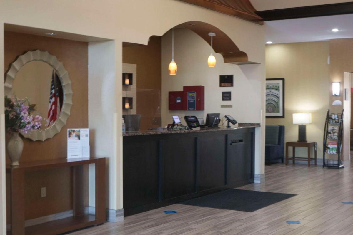 Comfort Inn & Suites - Housity