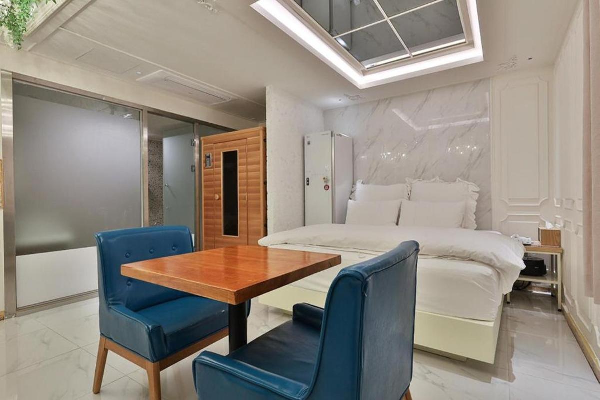 Daegu February Hotel DongdaeguStation - Housity