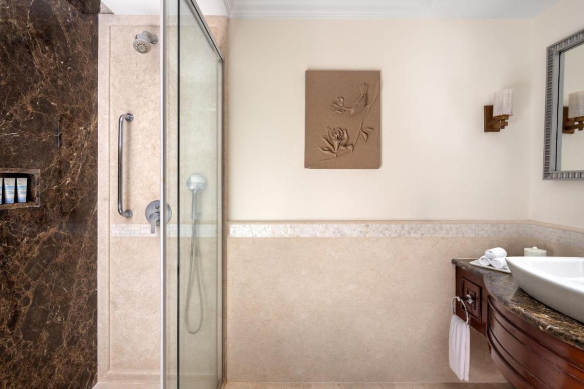 a bathroom with a shower and a sink at ITC Windsor, a Luxury Collection Hotel, Bengaluru in Bengaluru a bathroom with a shower and a sink at ITC Windsor, a Luxury Collection Hotel, Bengaluru in Bengaluru