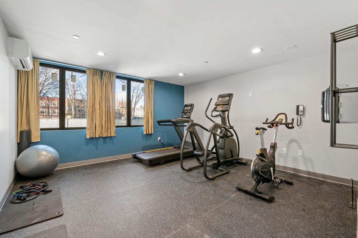Holiday Inn Express & Suites Bronx - Barnabas area by IHG - Housity