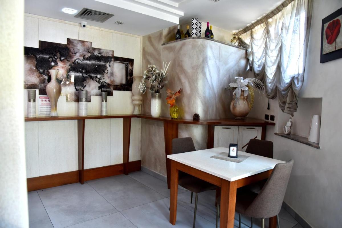 Hotel Sirio - Housity