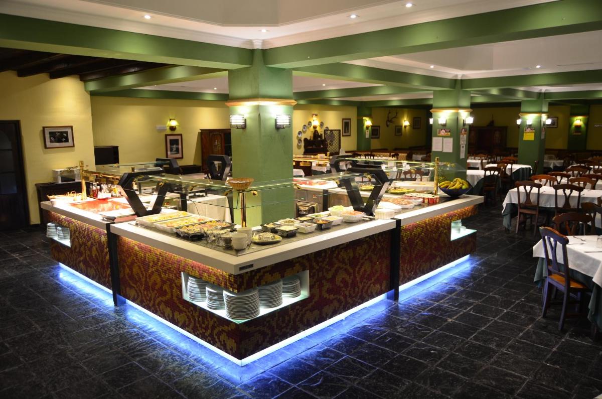 Comida en o cerca de este hotel