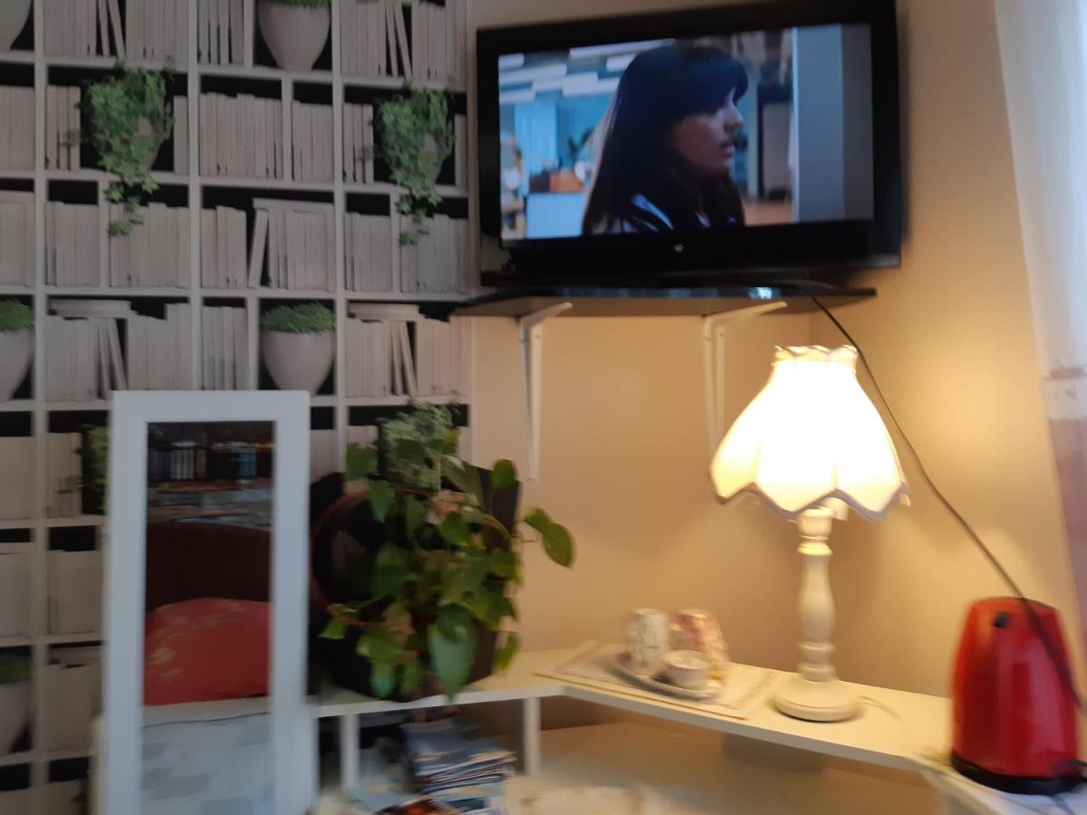 agréable pavillon chez l'habitant deux chambres , un lit de 140 cm et un lit de 120 cm - Housity