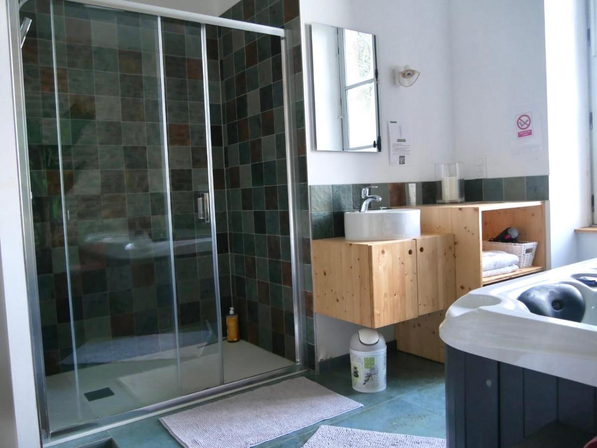 Profitez d'une douce nuit avec jacuzzi - Housity