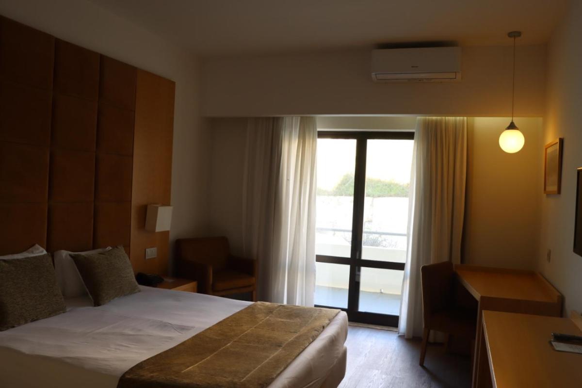 Uma cama ou camas num quarto em Hotel Atlantida Sol