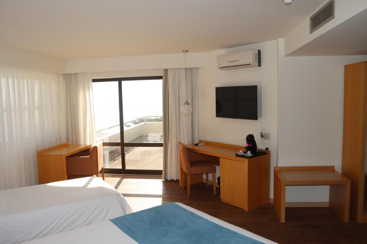 Uma cama ou camas num quarto em Hotel Atlantida Sol