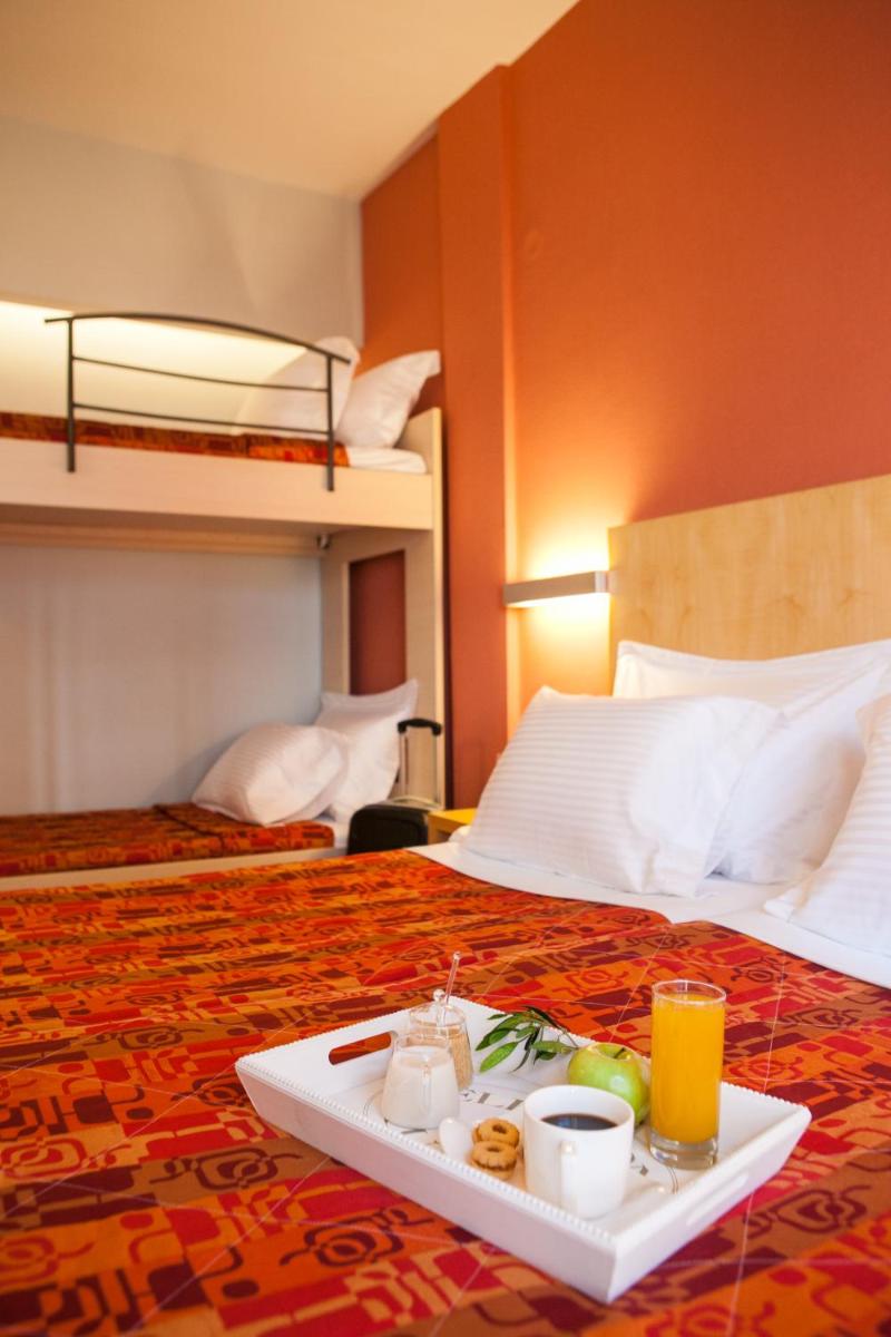 Kronos Hotel - Housity