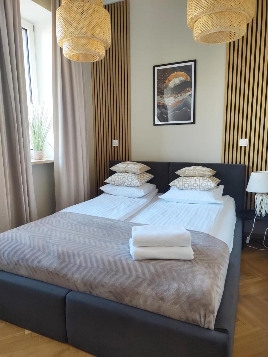 Day & Night by Cooee Apartments - Housity