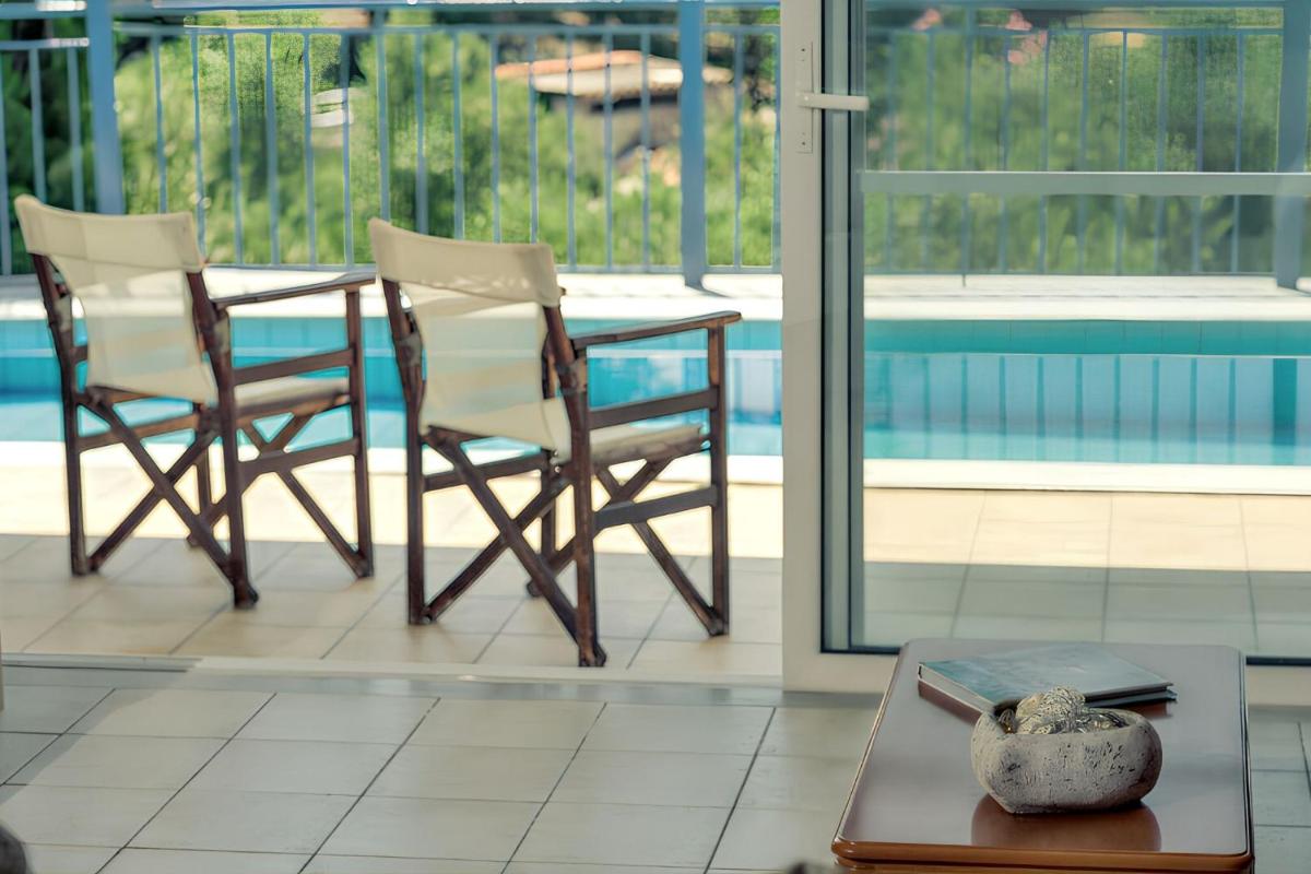 Elegant Villa in Planos + Private Pool. - Housity