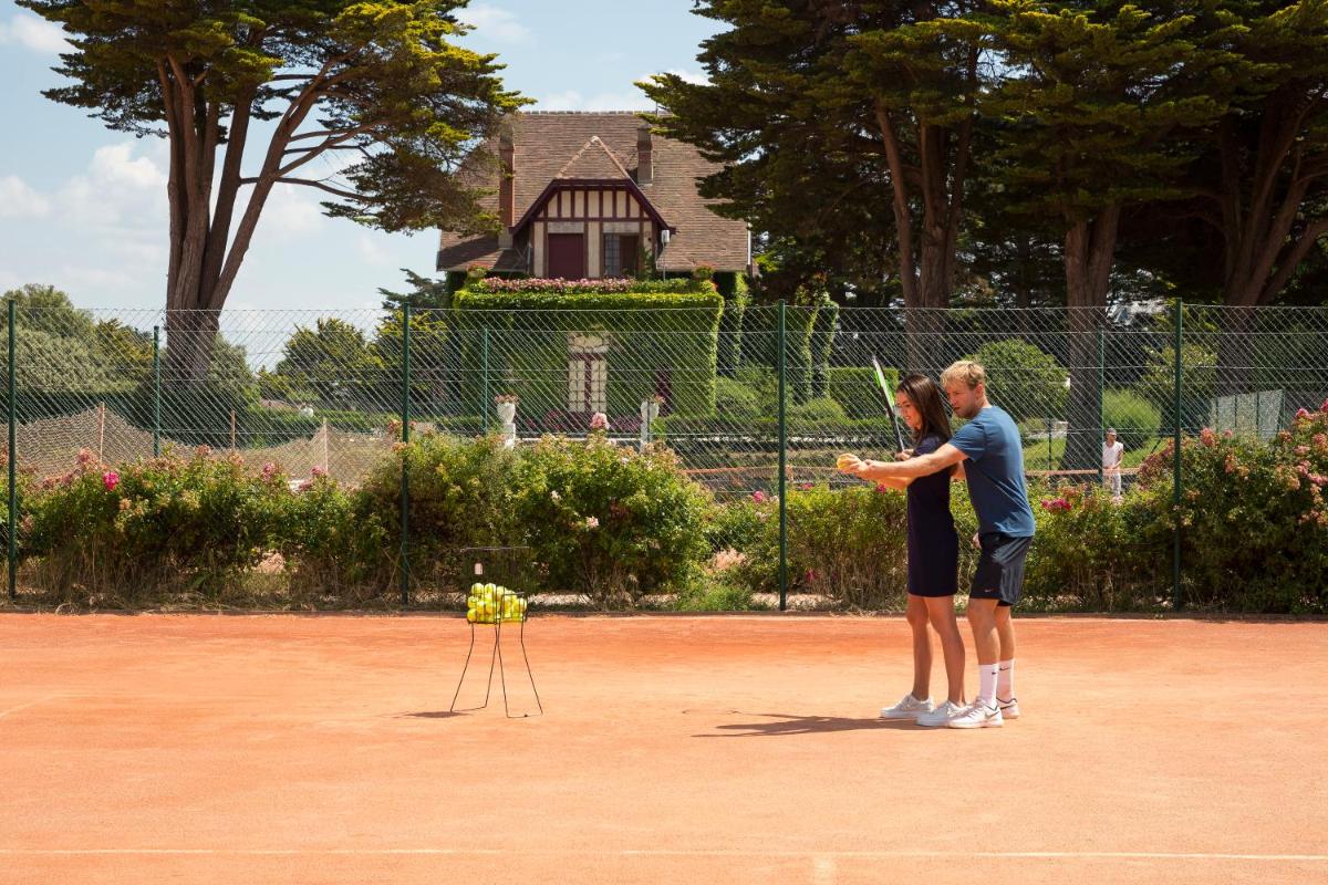 Tennis ou squash au sein de l'hôtel ou à proximité