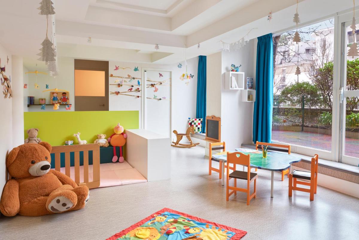 Coin salon dans l'établissement Hôtel Barrière Le Royal La Baule