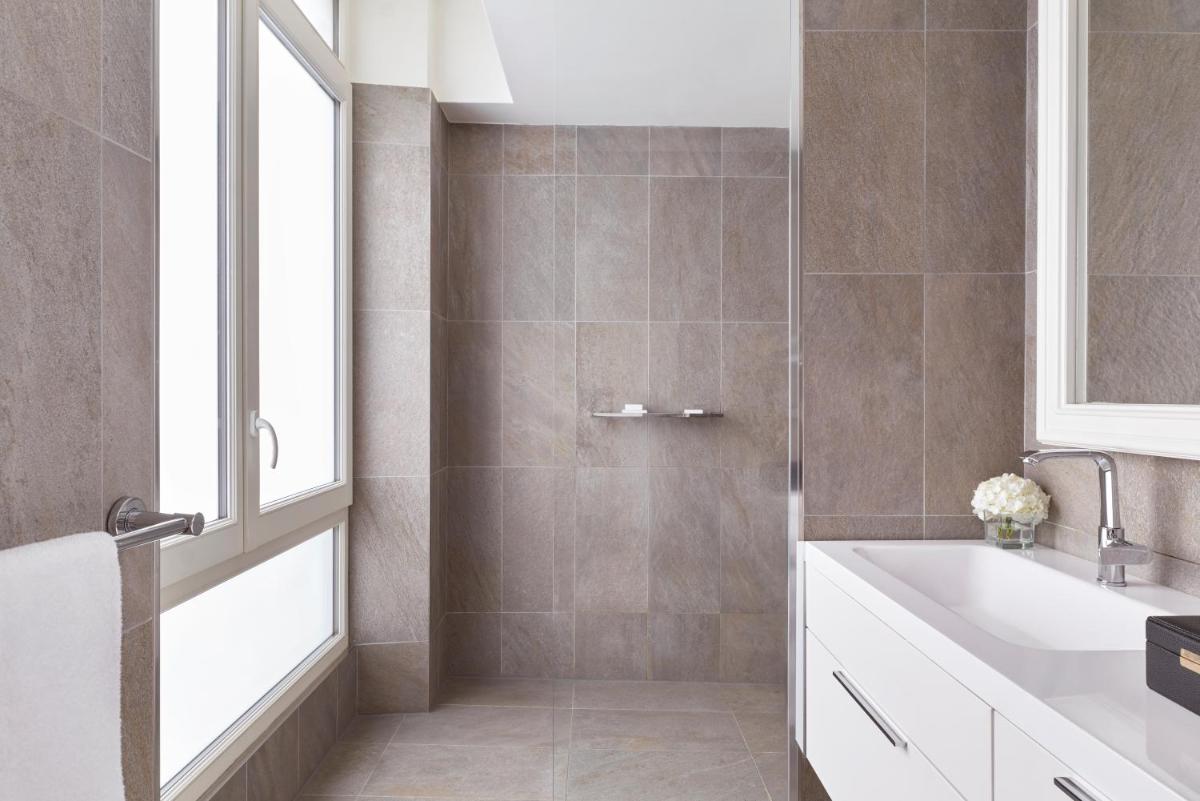 Salle de bains dans l'établissement Hôtel Barrière Le Royal La Baule