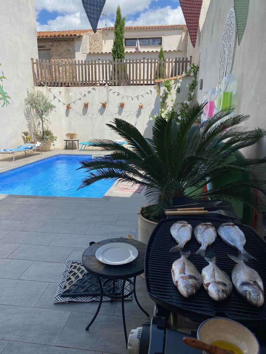 Stylish large house with heated pool in historic village - Housity