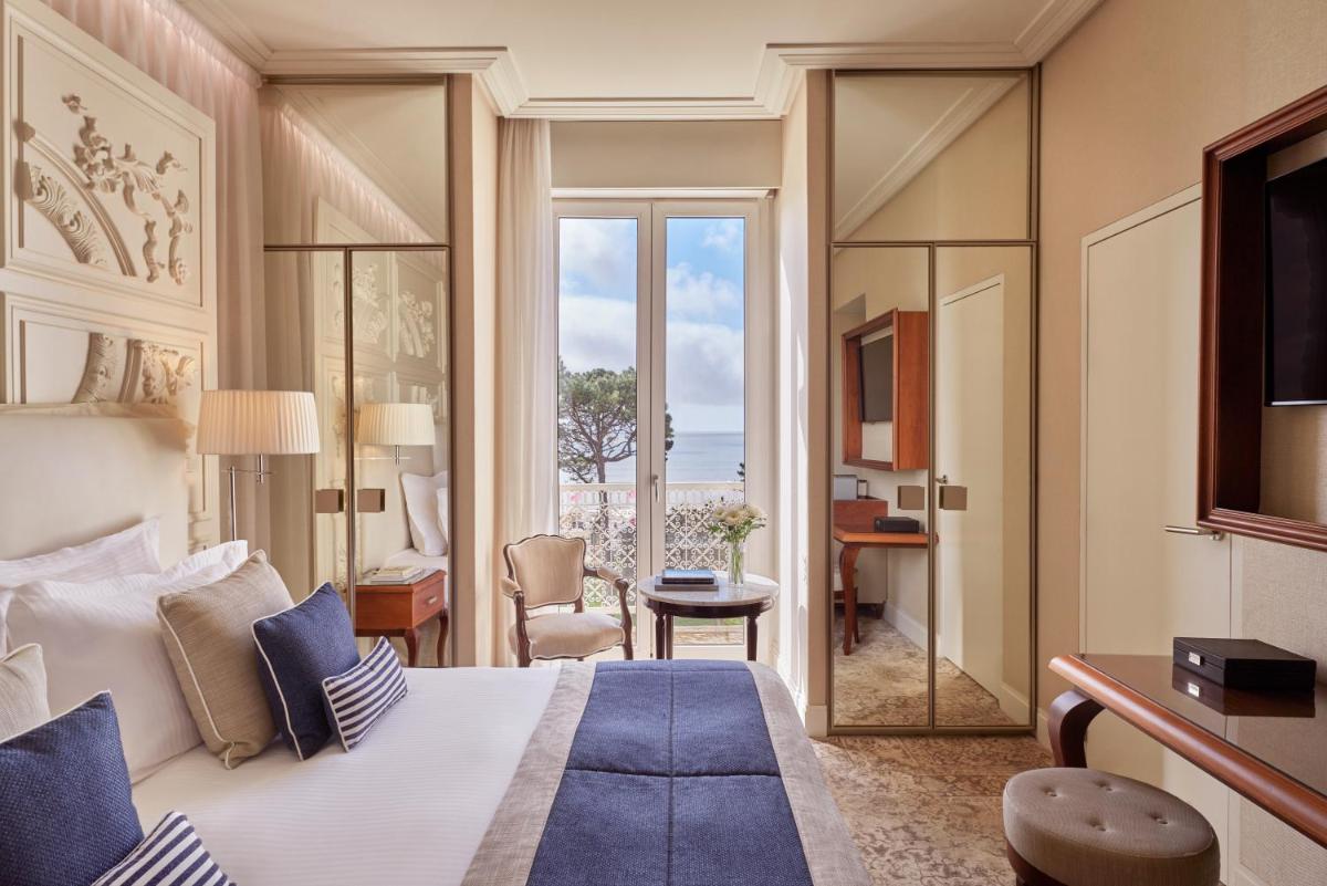 Un ou plusieurs lits dans un hébergement de l'établissement Hôtel Barrière Le Royal La Baule