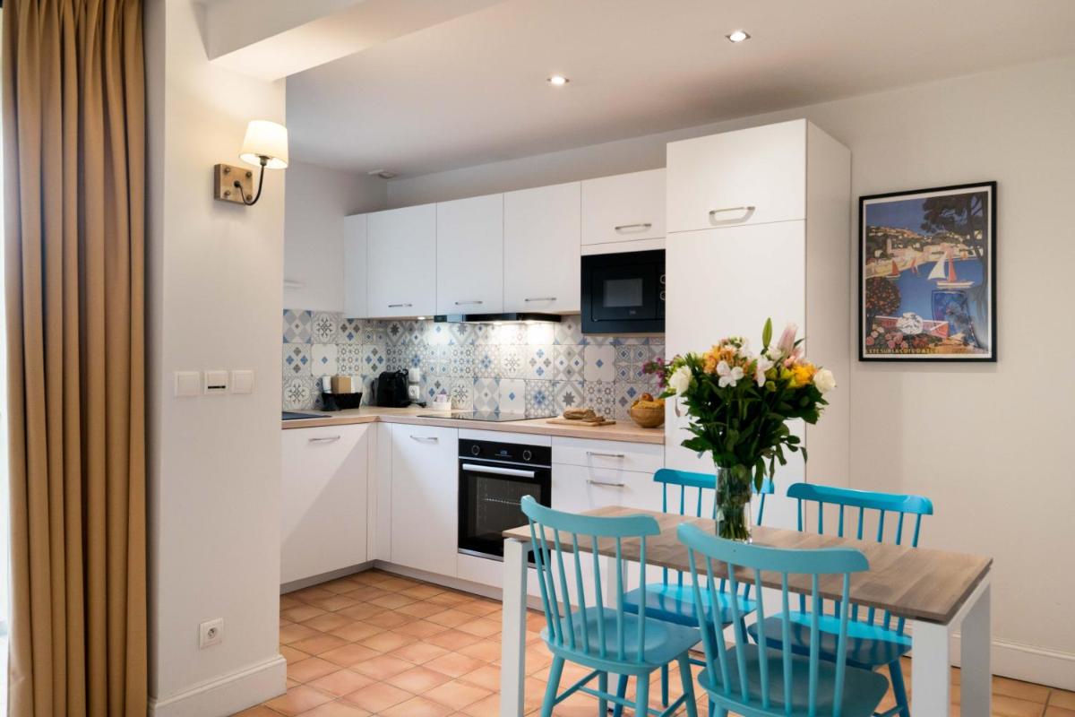Cuisine ou kitchenette dans l'établissement La Résidence du Bailli