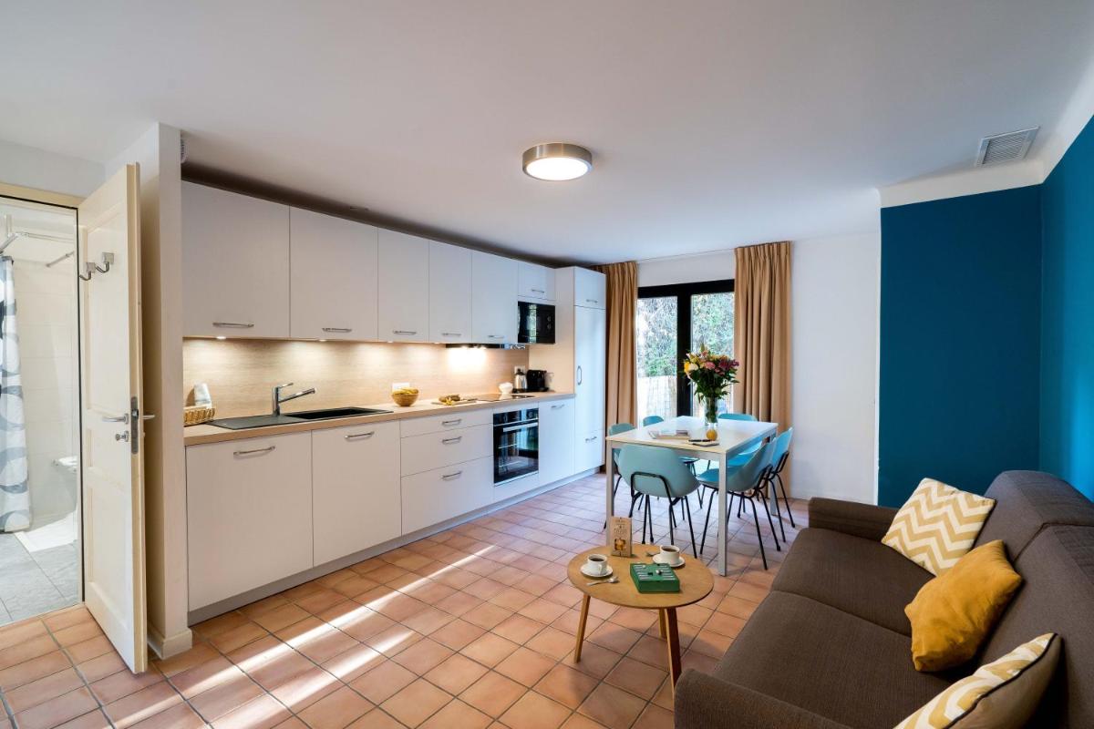 Cuisine ou kitchenette dans l'établissement La Résidence du Bailli