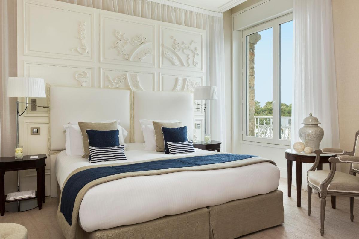 Un ou plusieurs lits dans un hébergement de l'établissement Hôtel Barrière Le Royal La Baule
