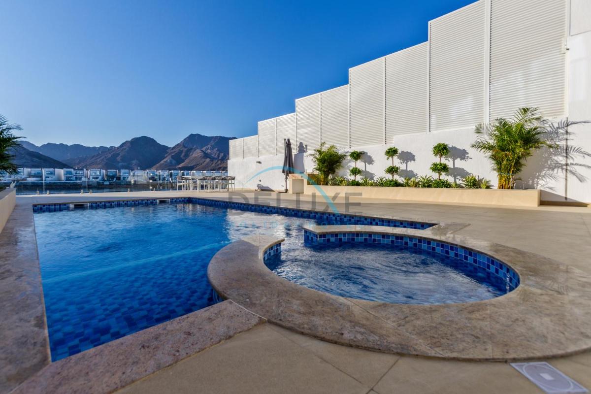 Special Rate with Temp Controlled Pool, BBQ & Maid's by Deluxe Holiday Homes - Housity