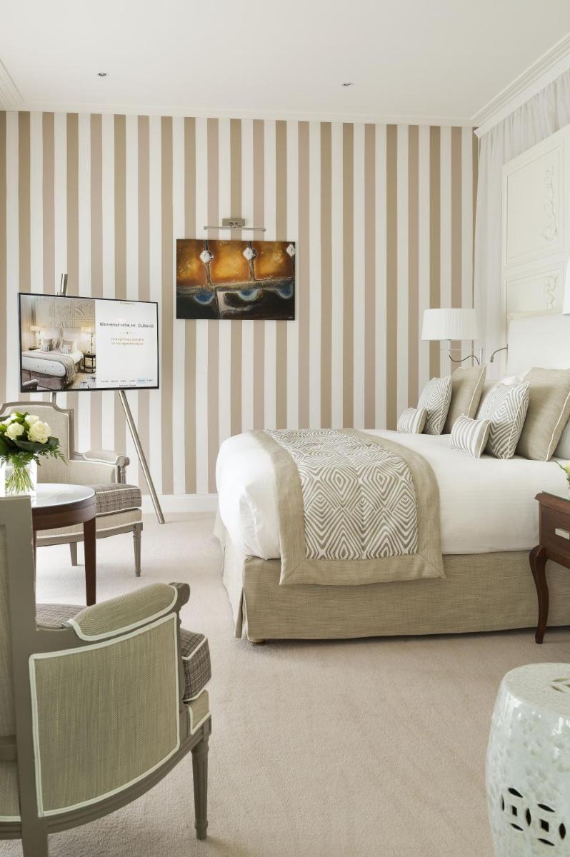 Télévision ou salle de divertissement dans l'établissement Hôtel Barrière Le Royal La Baule