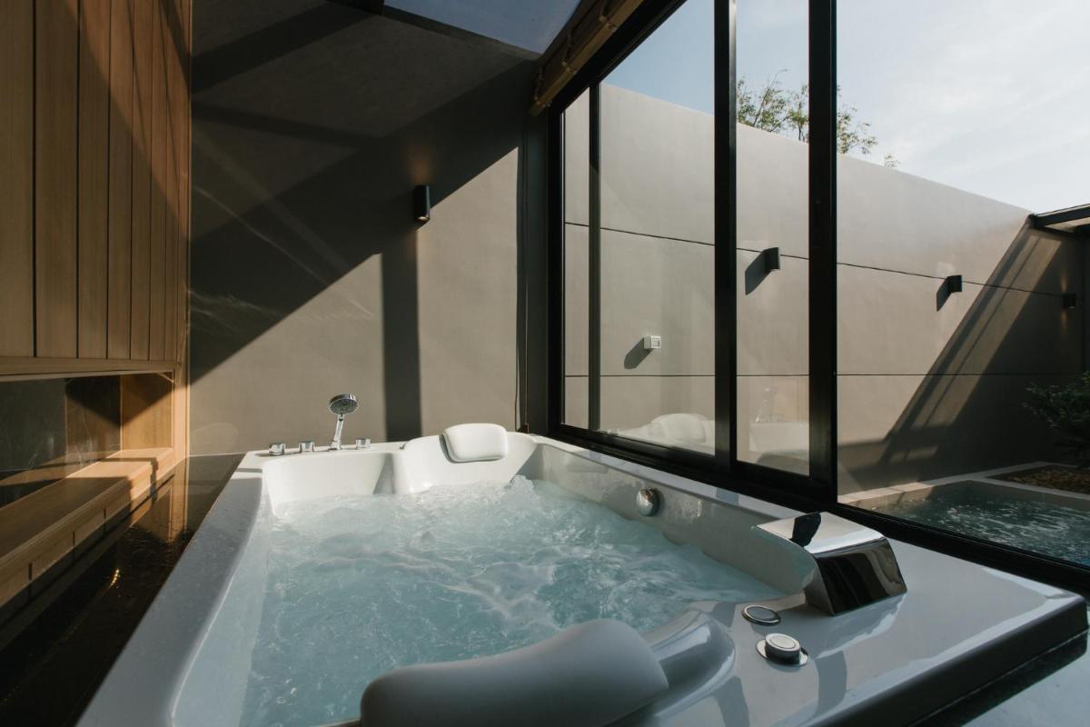 Zeen Sky Resort - Housity