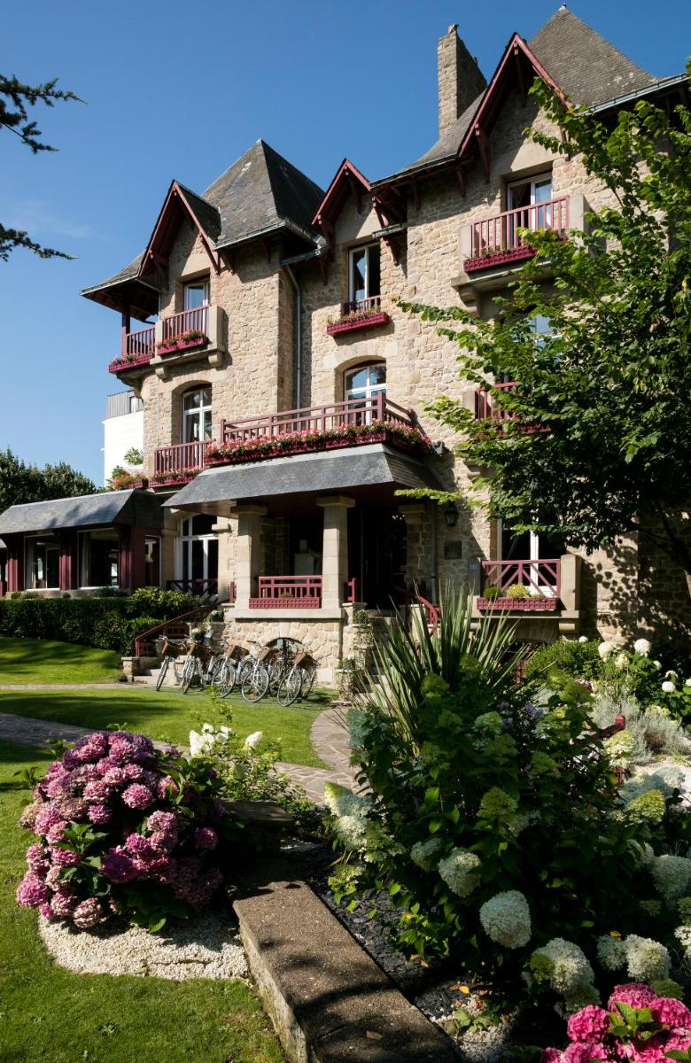 Jardin de l'établissement Le Castel Marie Louise