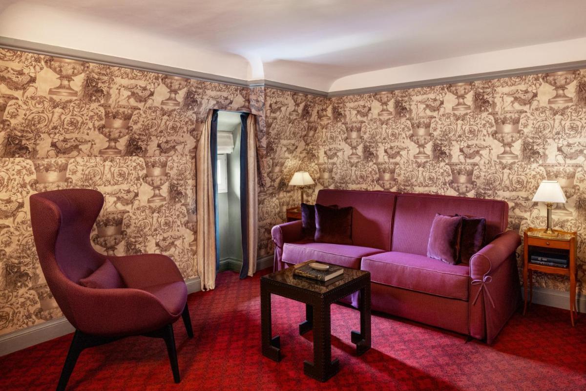 Coin salon dans l'établissement Le Castel Marie Louise