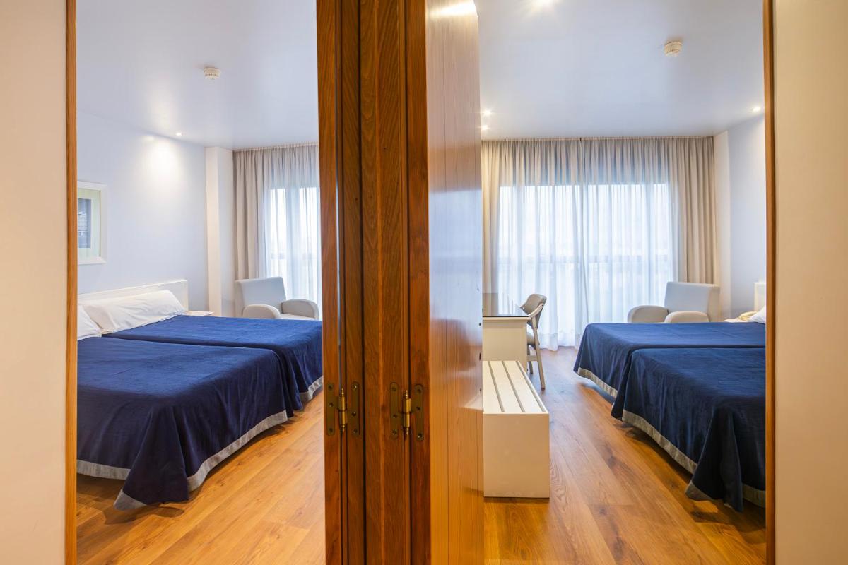 Cama o camas de una habitación en Hotel Auditorio Santiago & Spa