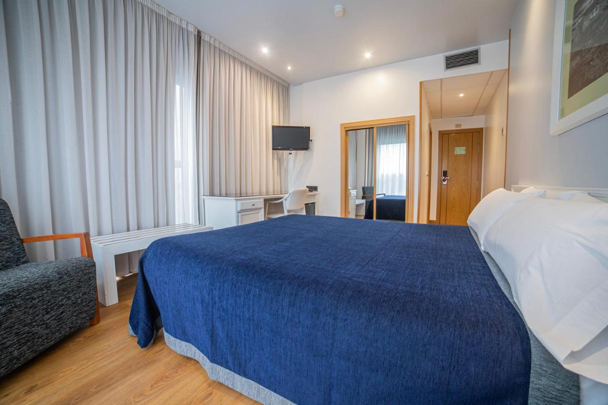 Cama o camas de una habitación en Hotel Auditorio Santiago & Spa