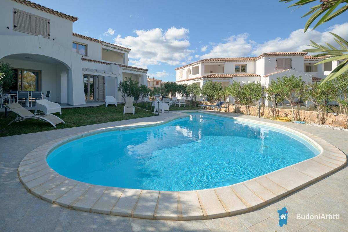 villetta con piscina budoni affitti spiaggia 700 mt - Housity