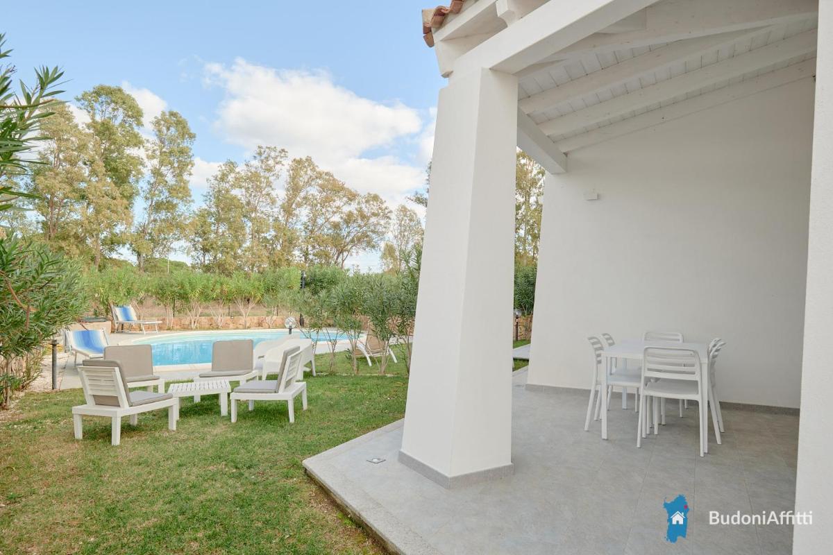 villetta con piscina budoni affitti spiaggia 700 mt - Housity