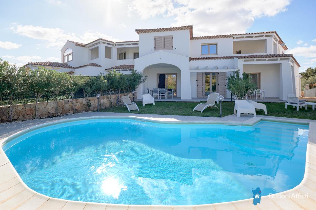 villetta con piscina budoni affitti spiaggia 700 mt - Housity