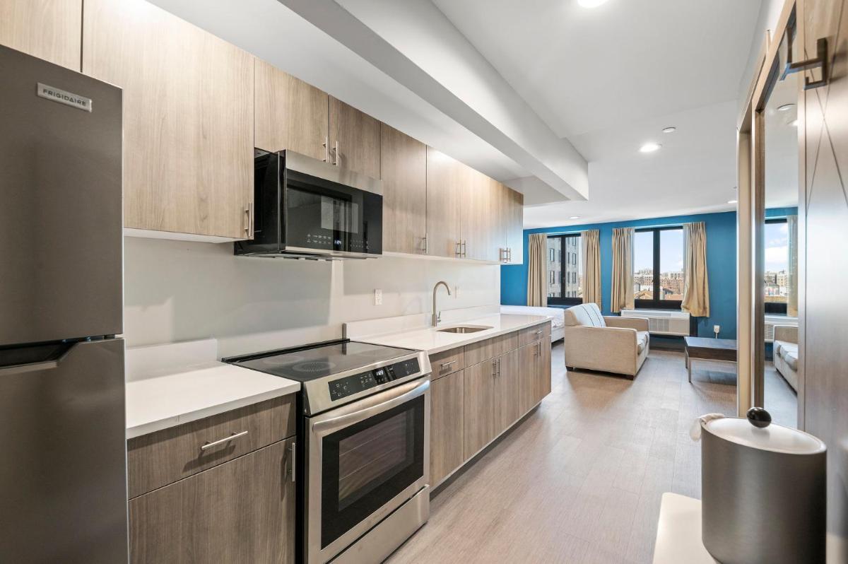Holiday Inn Express & Suites Bronx - Barnabas area by IHG - Housity