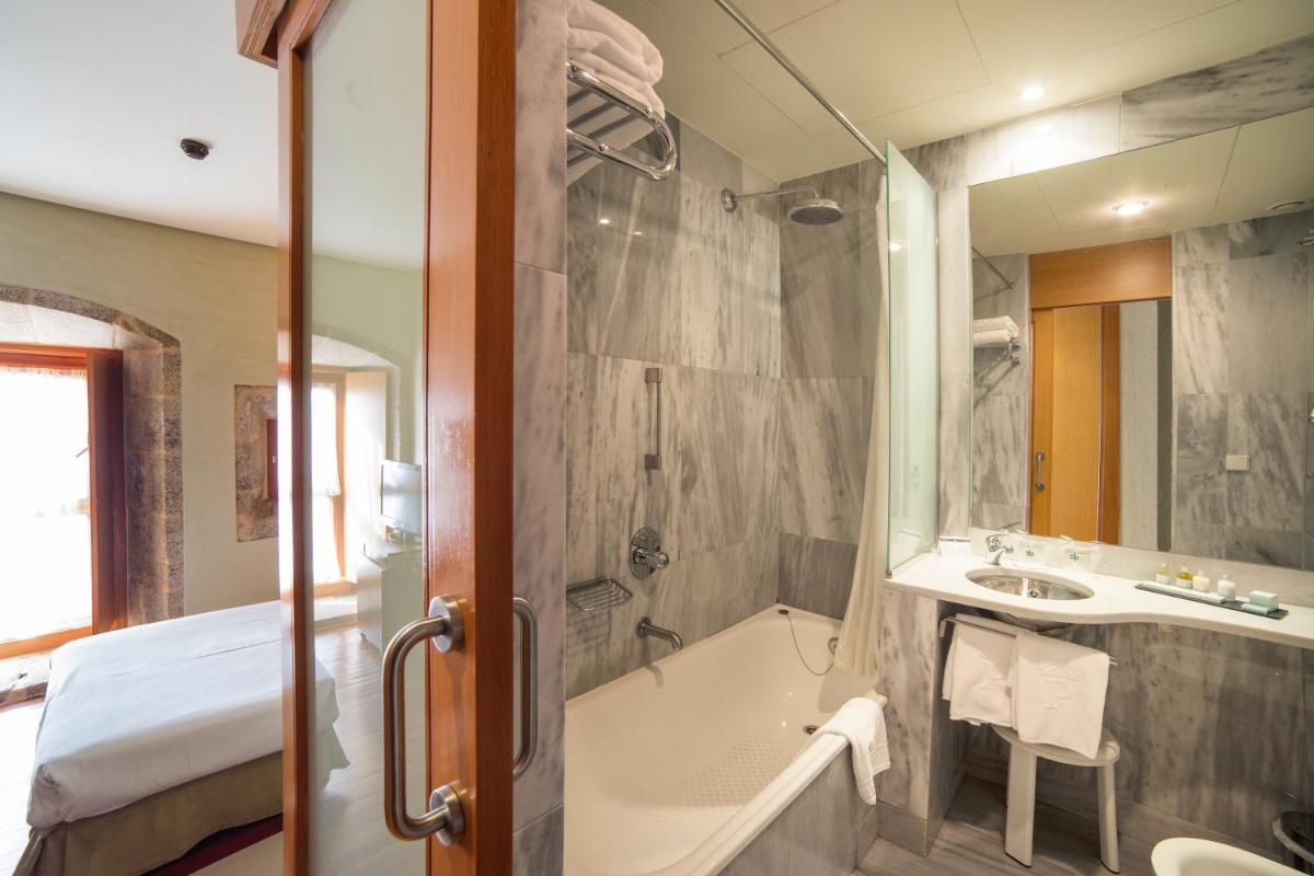 Un baño de Parador de Santo Estevo