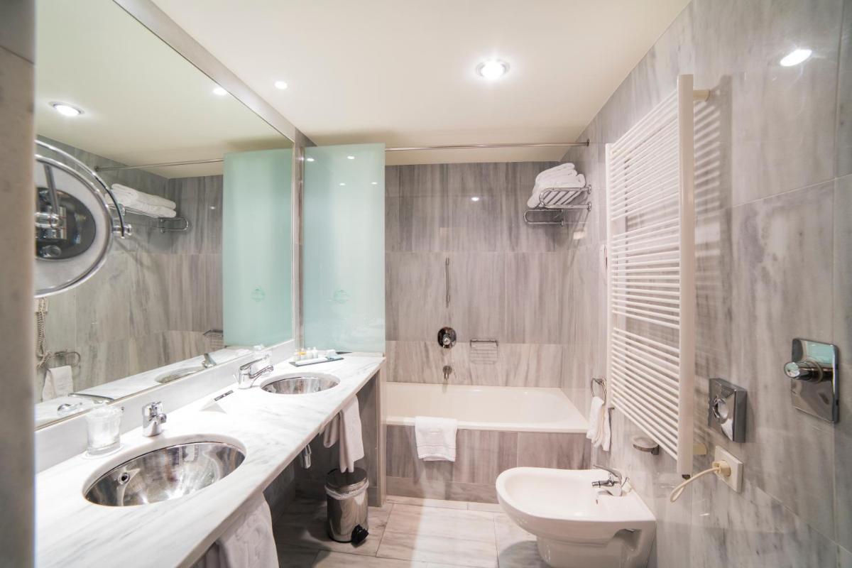 Un baño de Parador de Santo Estevo