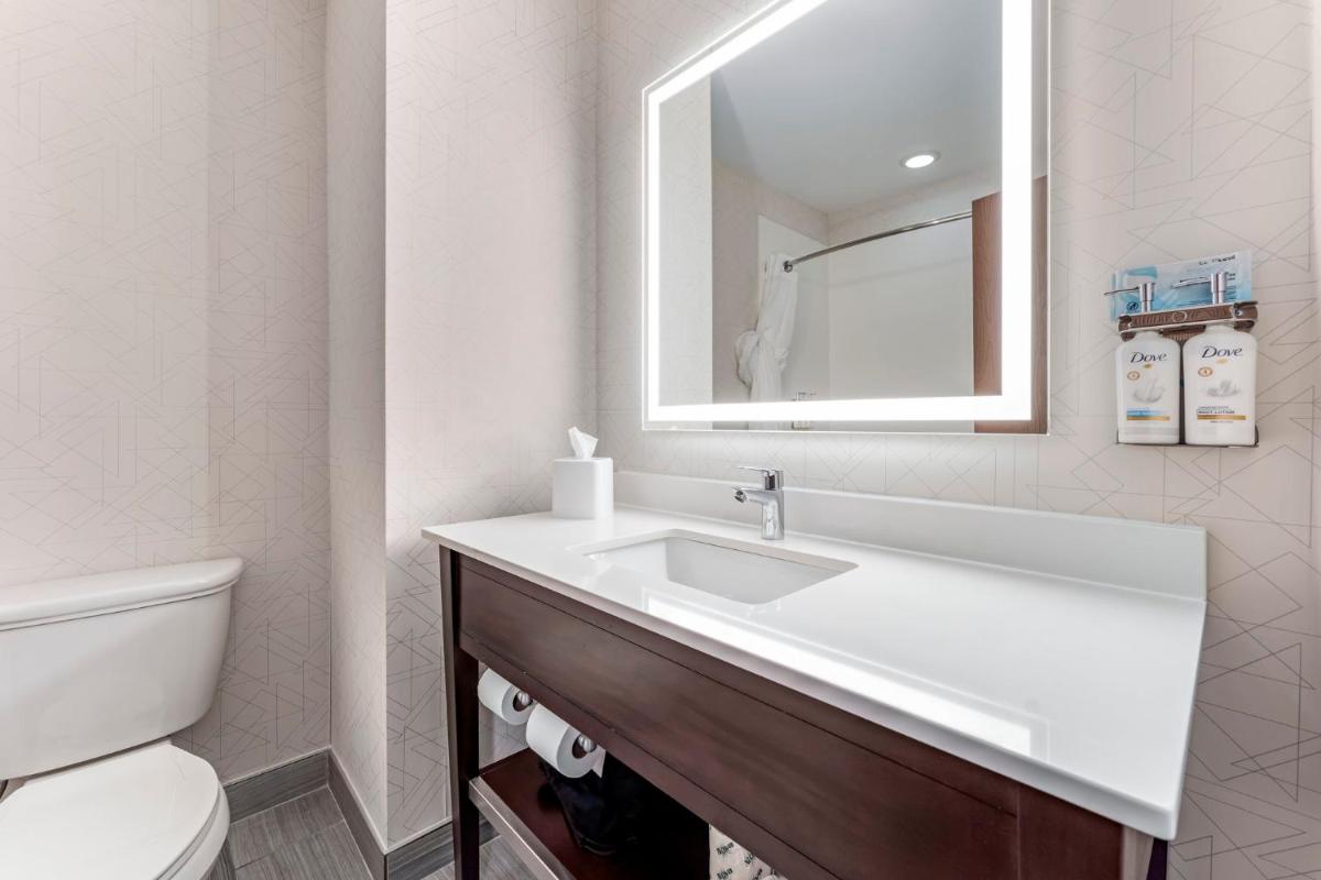 Holiday Inn Express Pittsburgh - Munhall, an IHG Hotel - Housity