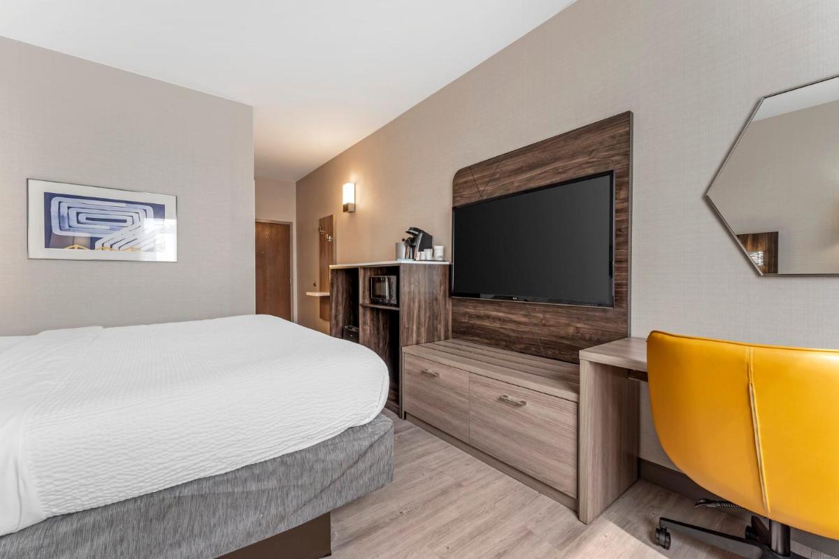 Holiday Inn Express Pittsburgh - Munhall, an IHG Hotel - Housity